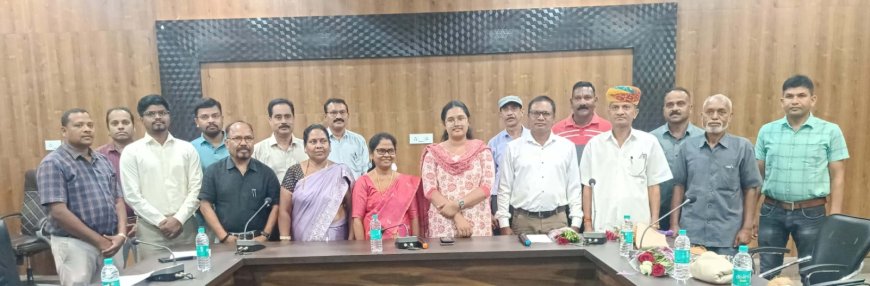 सीईओ ने प्रदाय किया सेवानिवृत्ति शासकीय सेवकों को पेंशन प्राधिकार पत्र