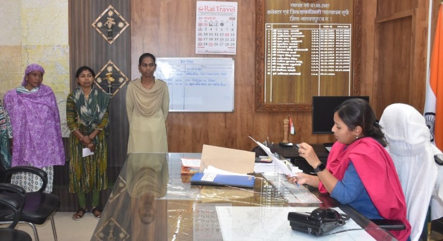 कलेक्टर जनदर्शन में पहुंचे आमजन l  कलेक्टर को अपनी समस्याओं से कराया अवगत