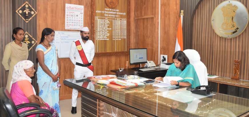 कलेक्टर ममगाईं ने सुनी आमजनों की समस्याएं   निराकरण करने का दिलाया भरोसा