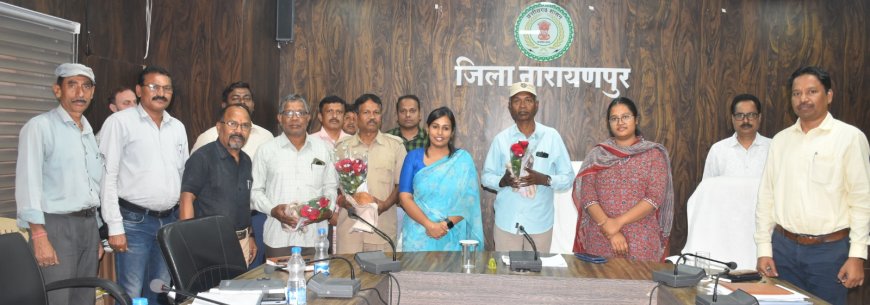 कलेक्टर ने प्रदाय किया सेवानिवृत्ति शासकीय सेवकों को पेंशन प्राधिकार पत्र