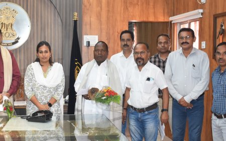 कलेक्टर ने प्रदाय किया सेवानिवृत्त शासकीय सेवकों को पेंशन प्राधिकार पत्र