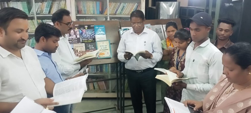 विश्व पुस्तक एवं कॉपीराइट दिवस के अवसर पर पुस्तकें पढ़ने की संस्कृति के विकास हेतु ग्रंथालय विभाग द्वारा की गई पुस्तकों की प्रदर्शनी