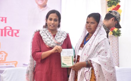 जिले के प्रभारी सचिव नगरपालिका में आयोजित समाधान शिविर का किया अवलोकन