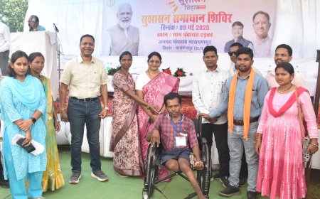 समाधान शिविर में प्रभारी सचिव ने सौंपी व्हीलचेयर, आवाजाही में अब नहीं होगी परेशानी