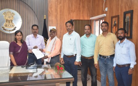 कलेक्टर ने प्रदाय किया सेवानिवृत्त शासकीय सेवकों को पेंशन प्राधिकार पत्र