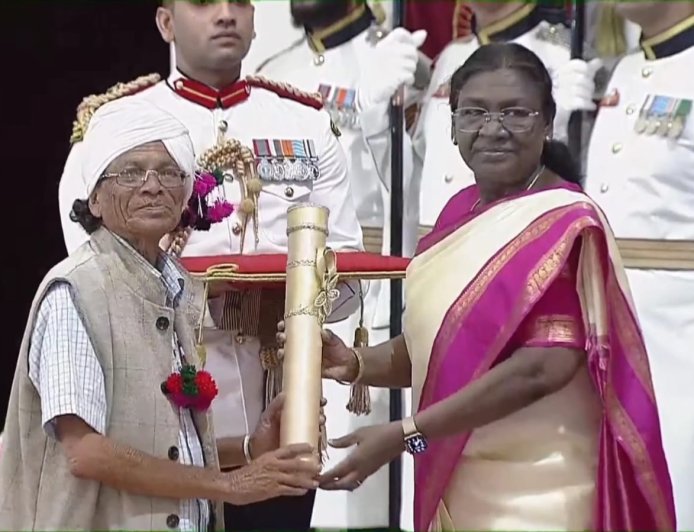 जनजातीय वाद्य यंत्र निर्माता एवं काष्ठ शिल्पकार पंडीराम मंडावी को मिला पद्मश्री