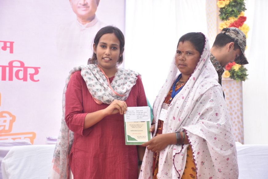 जिले के प्रभारी सचिव नगरपालिका में आयोजित समाधान शिविर का किया अवलोकन