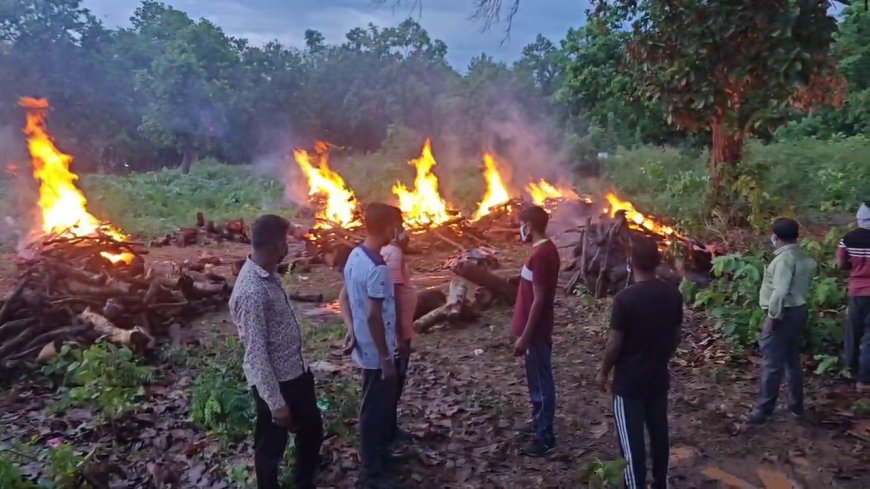 कुडमेल-कलहाजा-जाटलूर मुठभेड़: मारे गए नक्सलियों के शवों का अंतिम संस्कार