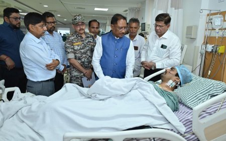 नक्सली हमले में घायल जवानों का हालचाल जानने पहुंचे मुख्यमंत्री