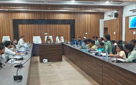 ओरछा में निर्माण व विकास कार्यों की प्रगति पर कलेक्टर और सीईओ ने ली समीक्षा बैठक