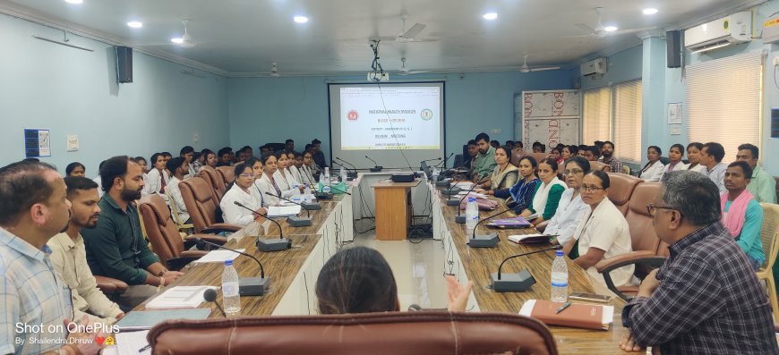 स्वास्थ्य सेवाओं की गुणवत्ता बढ़ाने कलेक्टर ने ली ओरछा ब्लॉक की समीक्षा बैठक