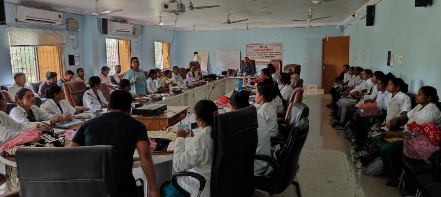 *शत-प्रतिशत संस्थागत प्रसव हेतु ग्रामीण स्वास्थ्य संयोजकों की बैठक आयोजित*
