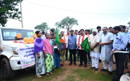 उप मुख्यमंत्री ने किया लघु वनोपज वाहन को हरी झंडी दिखाकर रवाना