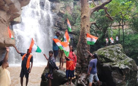 हर घर तिरंगा हर घर स्वच्छता के तहत् कच्चापाल जलप्रपात में चलाया गया अभियान