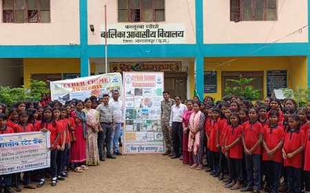 कस्तुरबा गांधी आवासीय बालिका विद्यालय बंगलापारा नारायणपुर साइबर पुलिस टीम द्वारा , जाकर 120 विद्यार्थी समेत 10 शिक्षकों को साइबर अपराधों से बचने संबंधी दिया गया जानकारी