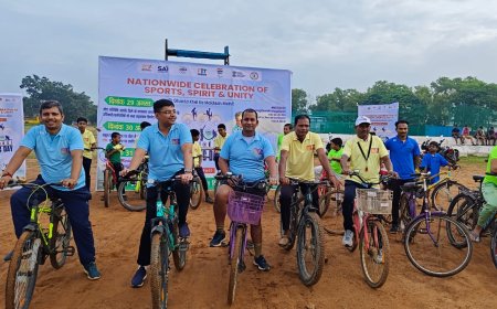 “Sunday on Cycle” कार्यक्रम के तहत नगर में निकाली गई साइकिल रैली छत्तीसगढ़ रजत महोत्सव 2025 के अंतर्गत किया गया विभिन्न खेल गतिविधियों का आयोजन