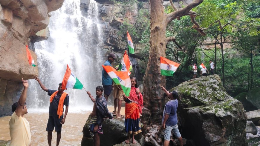 हर घर तिरंगा हर घर स्वच्छता के तहत् कच्चापाल जलप्रपात में चलाया गया अभियान