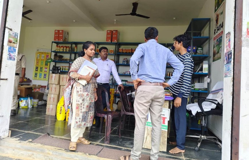 उर्वरक दुकानों का औचक निरीक्षण, गड़बड़ी मिलने पर नोटिस