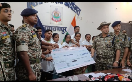 नारायणपुर में 12 माओवादियों का आत्मसमर्पण, 5 महिलाएं भी शामिल