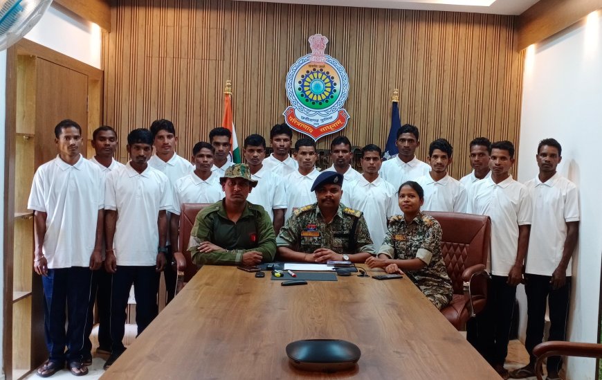 नारायणपुर में 16 माओवादियों ने किया आत्मसमर्पण