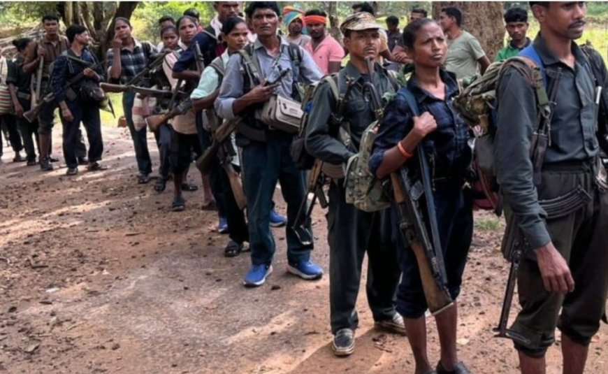 नक्सलियों का सरेंडर: नारायणपुर में शांति की नई उम्मीद नारायणपुर जिले में 20 से अधिक नक्सलियों ने आत्मसमर्पण किया