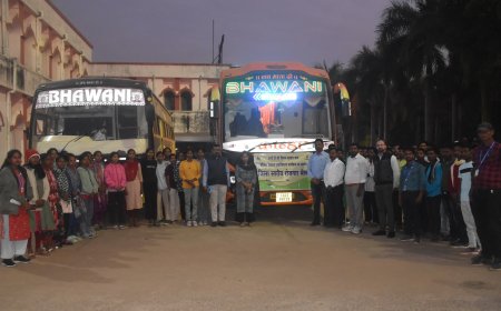 कलेक्टर प्रतिष्ठा ममगाईं ने दिखाई हरी झंडी 45 युवक युवतियां कौशल प्रशिक्षण के लिए रवाना