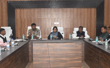 कलेक्टर एवं एसपी की उपस्थिति में अबूझमाड़ मैराथन के संबंध में जनप्रतिनिधि एवं पत्रकारों की बैठक आयोजित