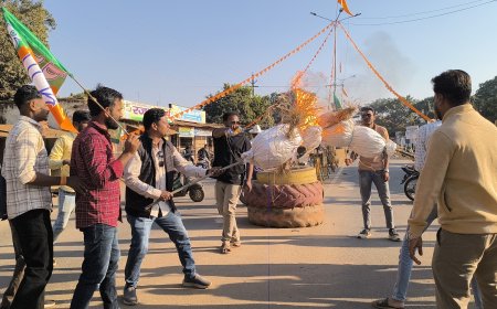 नारायणपुर में कांग्रेस नेता भूपेश बघेल के खिलाफ जोरदार प्रदर्शन, पुतला दहन