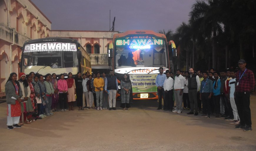 कलेक्टर प्रतिष्ठा ममगाईं ने दिखाई हरी झंडी 45 युवक युवतियां कौशल प्रशिक्षण के लिए रवाना