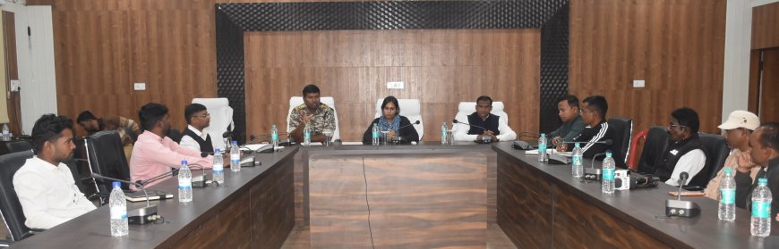 कलेक्टर एवं एसपी की उपस्थिति में अबूझमाड़ मैराथन के संबंध में जनप्रतिनिधि एवं पत्रकारों की बैठक आयोजित