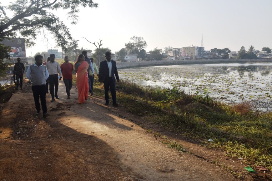 कलेक्टर ने किया बंधुआ तालाब  के सौंदर्यीकरण कार्य को तय समय सीमा में गुणवत्तापूर्ण ढंग से पूर्ण करने के निर्देश