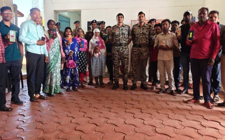 नारायणपुर सायबर पुलिस की पहल: गुम हुए 35 मोबाईल बरामद, स्वामियों को लौटाए गए