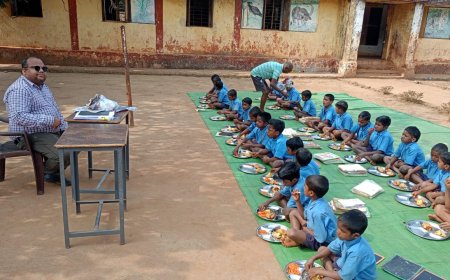 आओ बाँटें खुशियाँ अभियान के तहत अधिकारियों ने धौड़ाई और हिकपाड़ में मनाया जन्मदिन