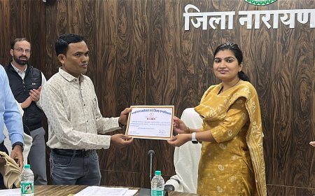 कलेक्टर ने किया उत्कृष्ट कार्य करने वाले डॉक्टर और शिक्षक को सम्मानित