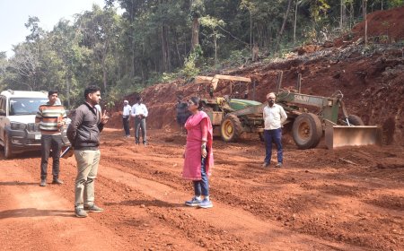 कलेक्टर नम्रता जैन ने अबूझमाड़ के अंतिम गांव सितरम का दौरा किया, सड़क, शिक्षा और स्वास्थ्य की गुणवत्ता का लिया जायजा