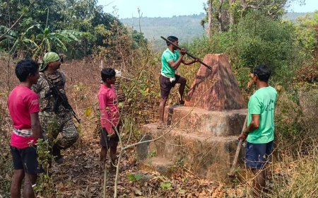 नक्सल के खिलाफ अभियान: नारायणपुर में ITBP जवानों ने ग्रामीणों के साथ मिलकर नक्सल स्मारक को किया ध्वस्त