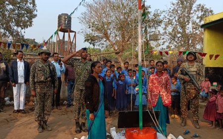 अबूझमाड़ के जाटलूर में पहली बार लहराया तिरंगा: आईटीबीपी ने ग्रामीणों संग मनाया 77वां गणतंत्र दिवस