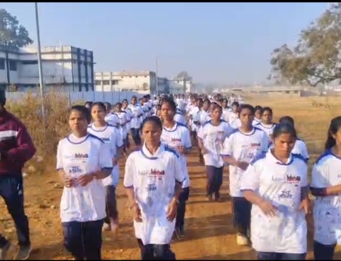 नक्सलियों का शांति का सफर: अबुझमाड़ पीस हाफ मैराथन में 140 आत्मसमर्पित नक्सलियों की ऐतिहासिक दौड़