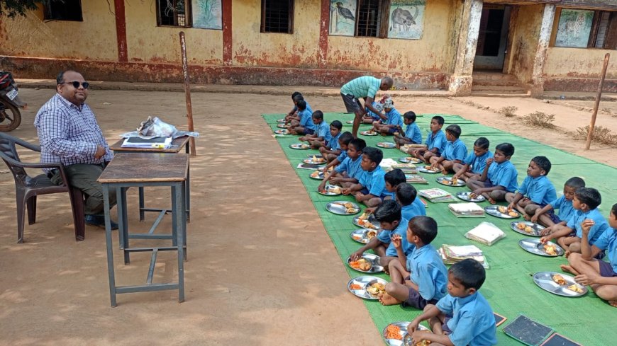 आओ बाँटें खुशियाँ अभियान के तहत अधिकारियों ने धौड़ाई और हिकपाड़ में मनाया जन्मदिन