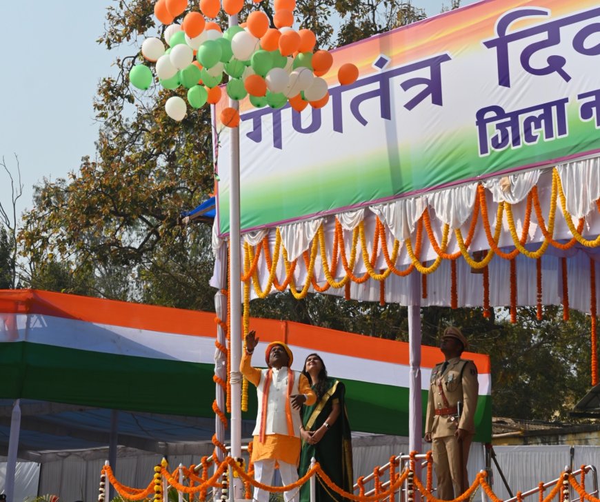 बस्तर सांसद महेश कश्यप ने नारायणपुर में फहर 77वां गणतंत्र दिवस: शहीदों के परिजनों को शॉल एवं श्रीफल से किया सम्मानित