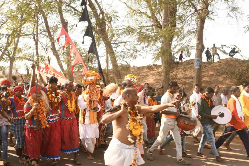 मेेले मेें भव्यता के साथ हुआ देव परिक्रमा एवं समागम ग्रामीणों द्वारा परंपरागत तरीके से किया गया देव विग्रहों की अगवानी