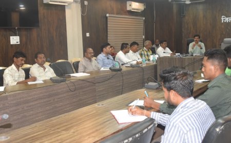 अपर कलेक्टर ने राजस्व अधिकारियों की बैठक ली, शिविर आयोजित कर राजस्व प्रकरणों के निराकरण के दिए निर्देश