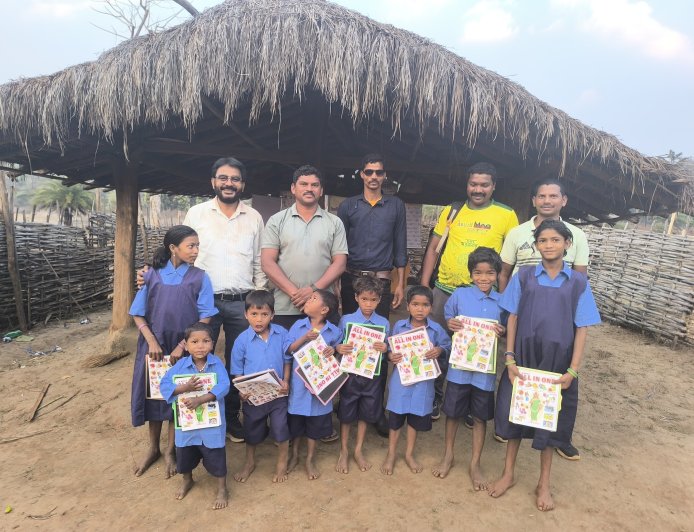 अबूझमाड़ के कारकाबेड़ा में पहली बार खुला विद्यालय, कलेक्टर के निर्देश पर बच्चों को मिलेगा शिक्षा की सुविधा, गांव में खुशी का माहौल