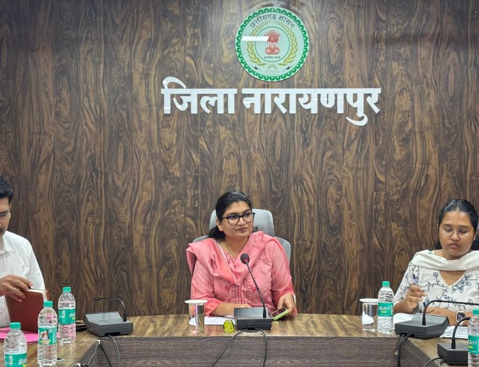 कलेक्टर ने दिए कई महत्वपूर्ण निर्देश, आश्रम छात्रावास निर्माण से लेकर एनिमिया रोकथाम तक के कार्यों पर जोर