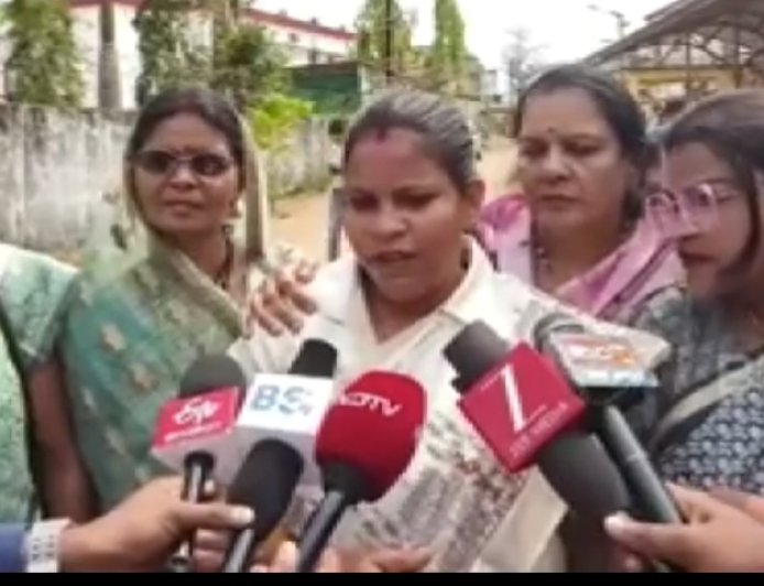 नारायणपुर जनपद पंचायत में अविश्वास प्रस्ताव गिरा, अध्यक्ष पिंकी उसेंडी ने बचाई कुर्सी