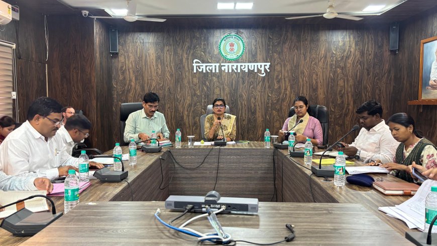 कलेक्टर ने दिए निर्देश: दिव्यांगजनों को सहायक उपकरण उपलब्ध कराने, नए पट्टाधारी किसानों को सम्मान निधि देने, आधार कार्ड वितरण और निर्माणाधीन भवनों को सौंपने के निर्देश