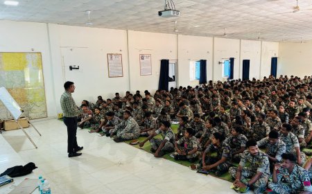 आधुनिक और डिजिटल पुलिसिंग के लिए तैयार हो रहे नारायणपुर के डीआरजी जवान, SP रोबिनसन गुड़िया ने शुरू किया विशेष दक्षता प्रशिक्षण कार्यक्रम