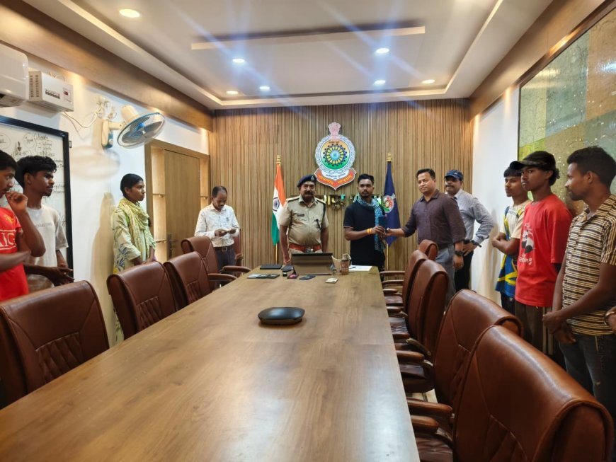 साइबर पुलिस की ‘मोबाइल वापसी’ पहल: ₹3.15 लाख के 21 गुम मोबाइल लौटाए, सामुदायिक पुलिसिंग के तहत दी साइबर सुरक्षा की जानकारी