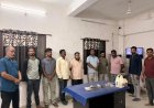 थाना कुकड़ाझोर पुलिस ने जुआ खेलते 9 आरोपियों को रंगे हाथ पकड़ा, 1,16,300 रुपये नगद, ताश पत्ती व वाहन समेत सामग्री जब्त