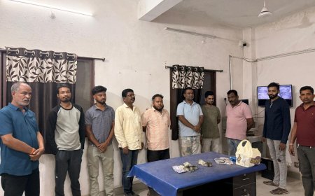 थाना कुकड़ाझोर पुलिस ने जुआ खेलते 9 आरोपियों को रंगे हाथ पकड़ा, 1,16,300 रुपये नगद, ताश पत्ती व वाहन समेत सामग्री जब्त